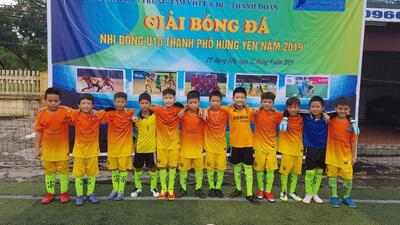 Học sinh trường Tiểu học Lam Sơn tham gia giải bóng đá Nhi đồng U10 Thành phố Hưng Yên năm 2019